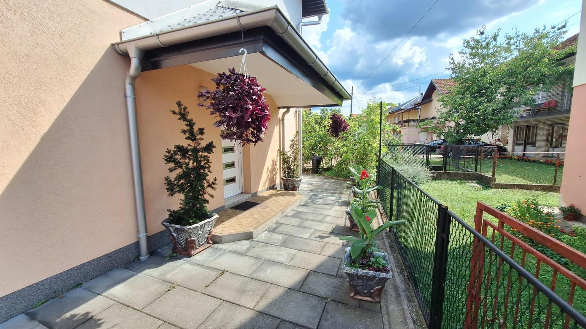 Kaca Apartmani 1 Баня Лука Екстериор снимка